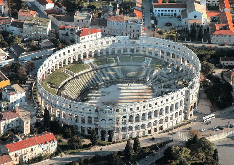Rainbow Pula Exterior foto